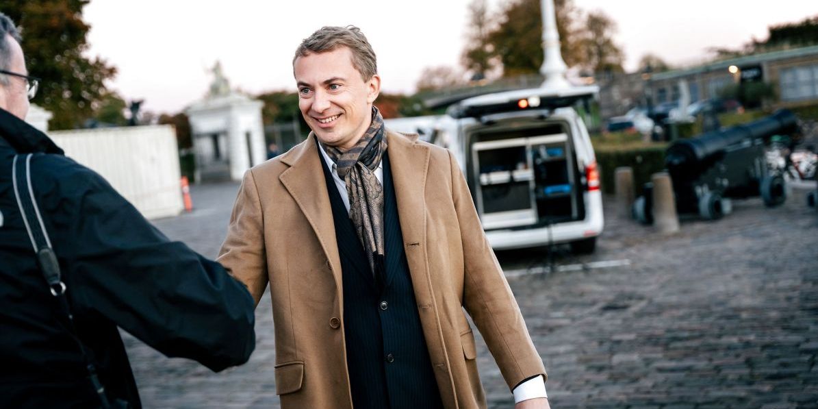 Mere personale, et køkken på alle plejehjem, whistleblowerordning og plejehjemsbestyrelser. Sådan lyder nogle af de forslag, som DF-formand Morten Messerschmidt har fremlagt på et pressemøde torsdag morgen.