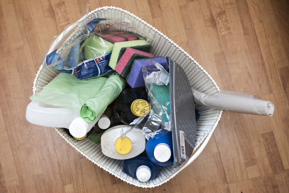 Kolding Kommune vil ikke længere betale for rengøringsmidler og -artikler. Det skal de ældre fremover selv sørge for.