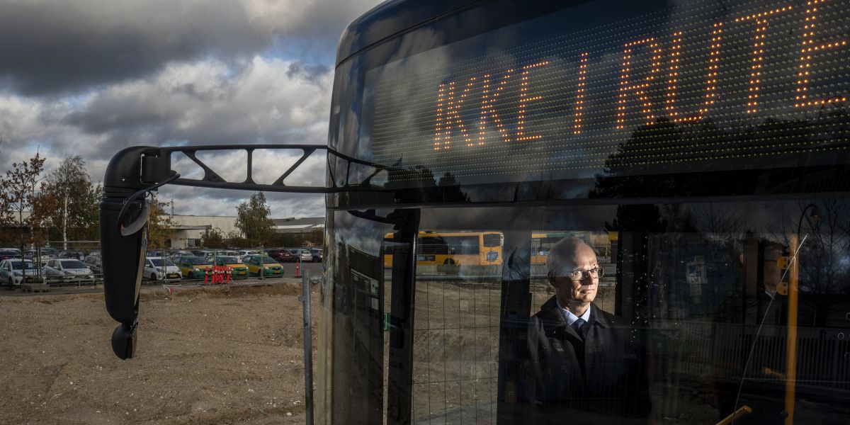 Halvtomme busser, færre afgange og i yderste konsekvens nedlagte ruter. Det kan blive konsekvensen i flere kommuner, fordi passagerantallet er dalende oven på coronaen og inflationen stikker af.