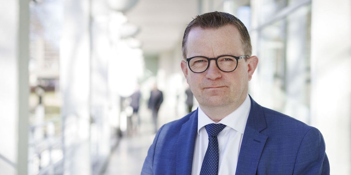 Borgmester i Nordfyns Kommune Morten Andersen (V) er havnet i en strid om habilitet. Sagen rejser principielle spørgsmål.
