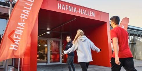 VM på storskærm i en hal i Valby ved København giver debat. Men det ser ud til, at kommunen vil give 150.000 kr. til arrangementet.
