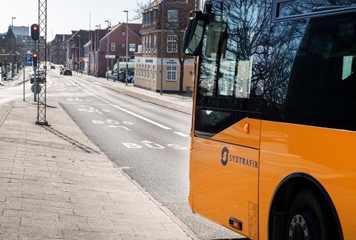 Sydtrafik er blevet bedt om at komme med forslag til besparelser på busdriften og har blandt andet foreslået at fjerne bybussen i Ribe.