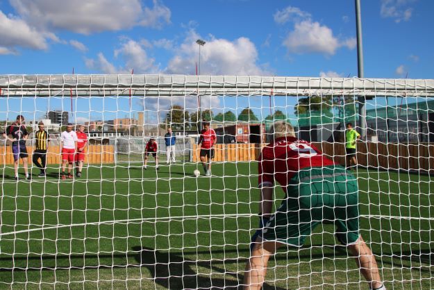 Der er masser af fællesskab på fodboldbanerne, og det skal socialt udsatte være en del af, mener man i Slagelse.