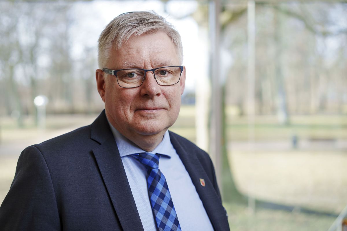 Borgmester Søren Smalbro (V) kalder besparelser i Hjørring Kommunes administration for de største i mands minde.