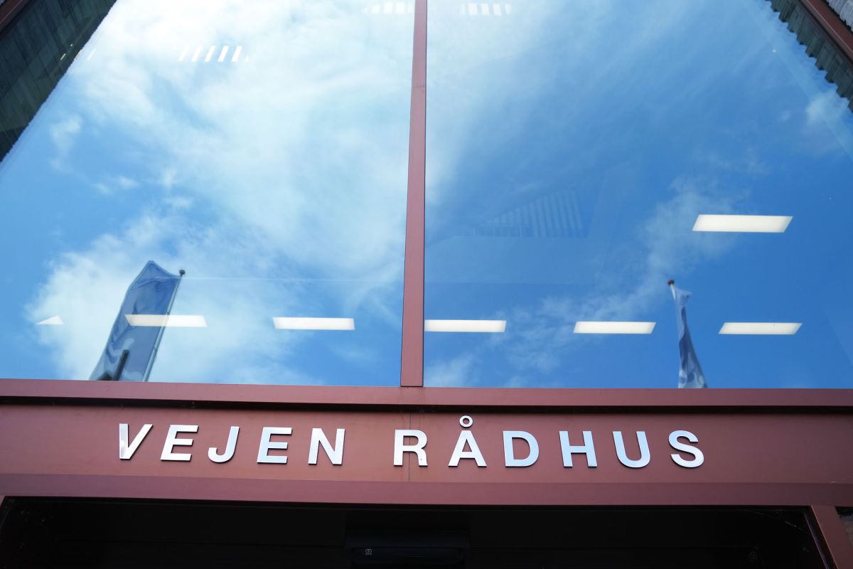 Styrelsen for Undervisning og Kvalitet, der hører under Undervisningsministeriet, vil nu se på, om planlagt onlineundervisning i Vejen Kommune er lovlig.