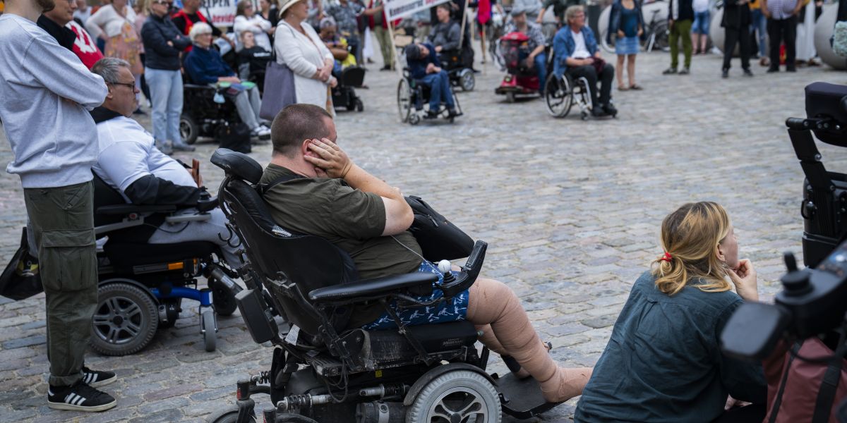 Handicaporganisationer har længe råbt op om manglende prioritering af det specialiserede socialområde, mens kommuner har klaget over, at økonomien til området ikke er fulgt med i økonomiaftalerne. Nu viser nye tal, at udgifterne som andel af de samlede serviceudgifter kun er vokset meget lidt de seneste år.