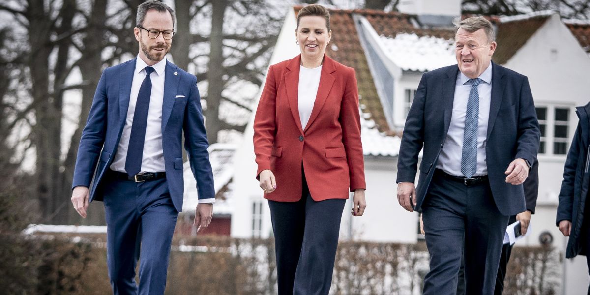 I valgkampen stod beskæftigelsesindsatsen i høj grad for skud. Trusler om milliardbesparelser og lukning af jobcentre føg hen over hovederne på de ansatte. Set i det lys drog mange af sektorens ansatte formentlig et lettelsens suk, da de onsdag blev præsenteret for regeringsgrundlaget.