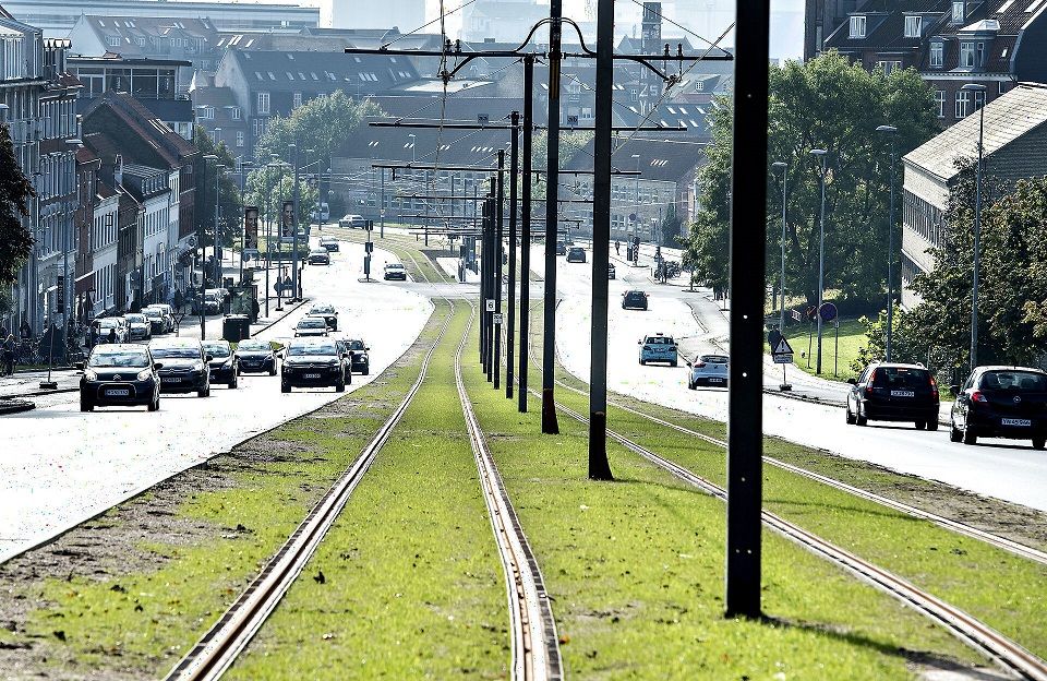 I Aarhus er der som i København store problemer med at finde parkeringsplads. Rådmand har flere forslag, der skal holde bilerne ude fra byerne.