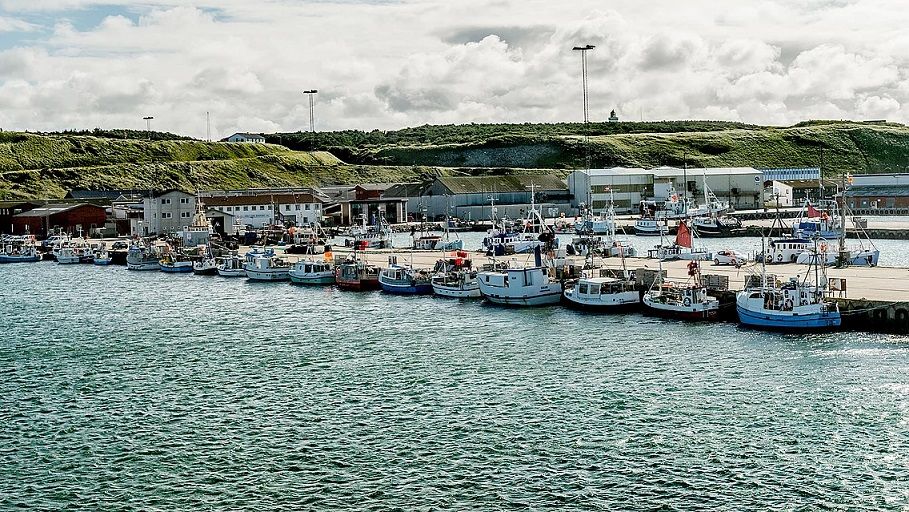 Hanstholm Havn i Nordjylland er nu blevet en kommunal havn, og det kræver, kommunen finder millioner i kommunekassen til at betale havnens gæld.