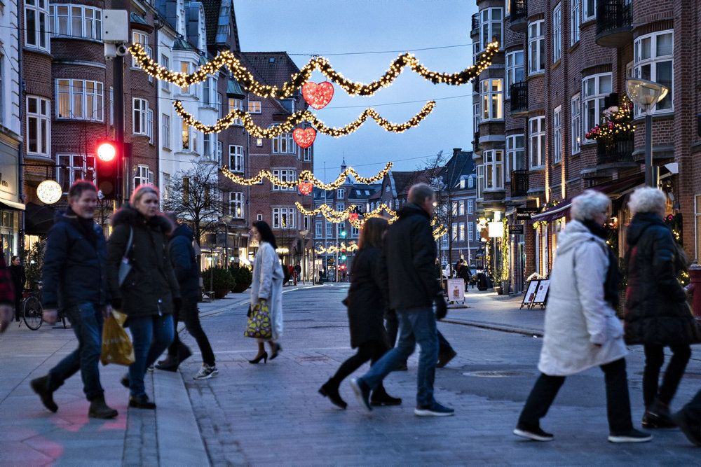 Knap otte ud af ti kommuner har i år enten aflyst eller reduceret den kommunale julebelysning i forhold til tidligere år på grund af energikrisen. Det viser en ny rundspørge fra Momentum.