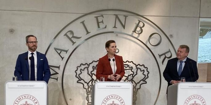 De tre partiledere fra Socialdemokratiet, Venstre og Moderaterne fremlagde ved præsentationen af regeringsgrundlaget på Marienborg en række reformer, der skal sikre øget arbejdsudbud og løfte Danmarks BNP med 26 mia. i 2030.