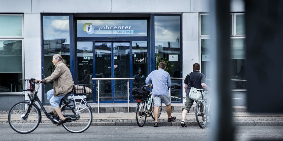 Omkring 5.700 personer mistede ifølge Danmarks Statistik deres arbejde i november og december.