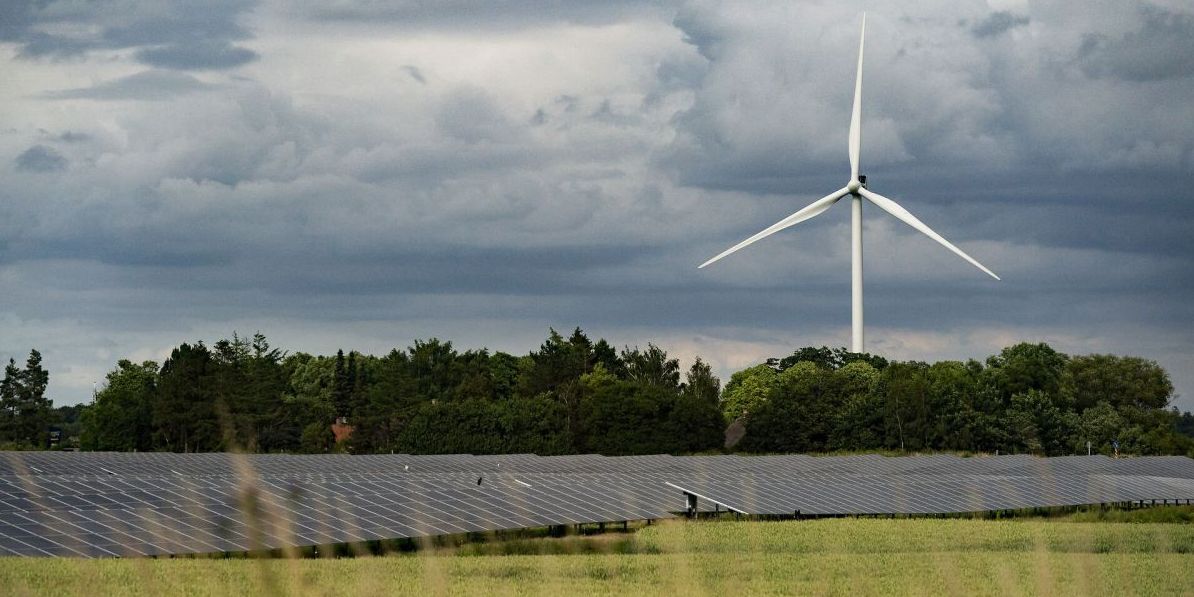Det er nemmere at få naboers accept af vindmøller og solcelleanlæg, når naboerne får mulighed for at blive medejere. Det viser erfaringer fra Nordvestjylland.