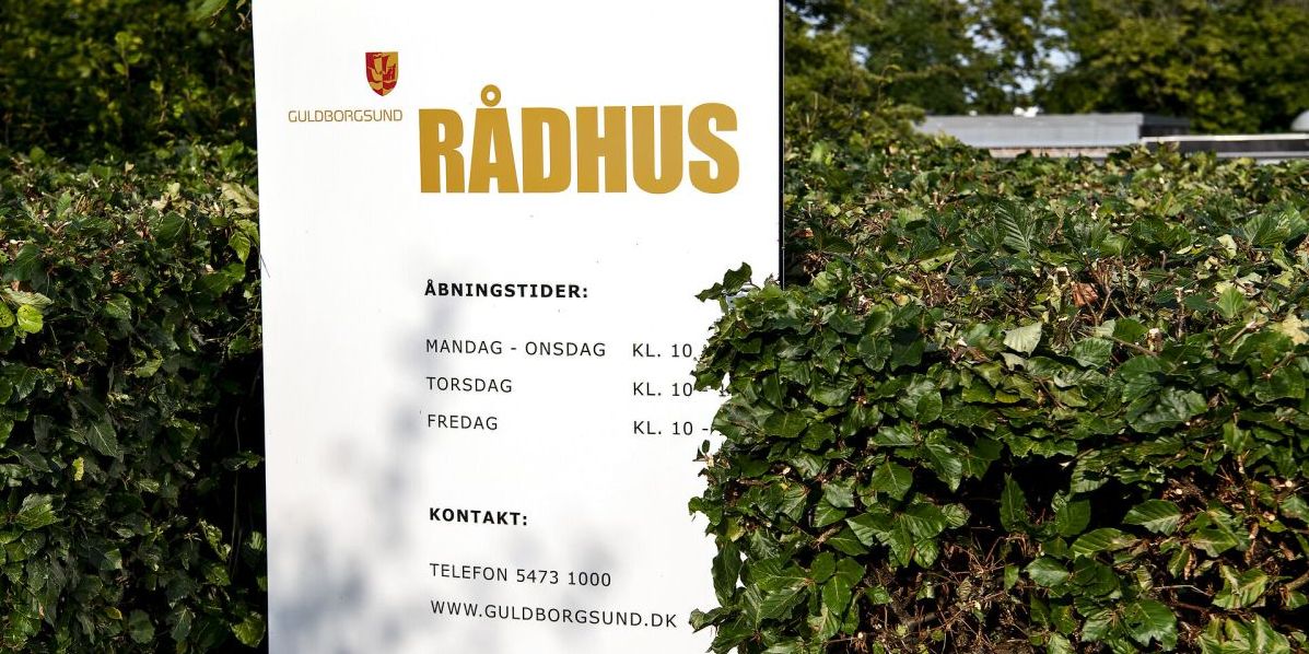 Det vækker forargelse blandt sagsbehandlere i Guldborgsund Kommune, at deres chef angiveligt går bag ryggen af dem i sagsbehandlingen.