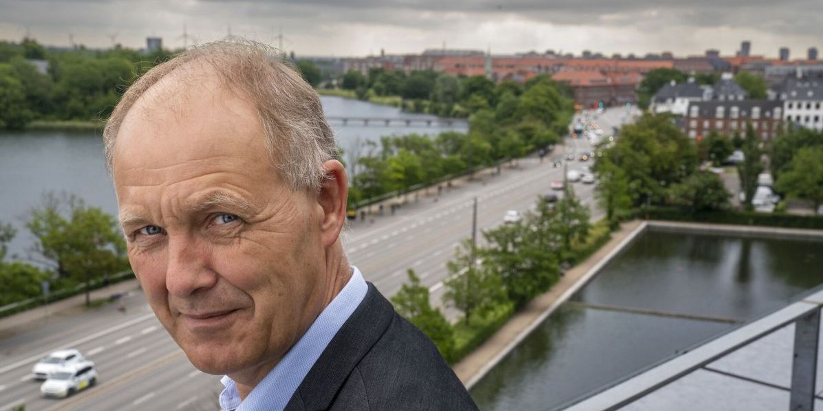 KL-formand Martin Damm advarer om, at regeringens løfter om bedre velfærd er så meget i modstrid med virkeligheden, at man risikerer, at danskernes opbakning til velfærdssamfundet smuldrer.