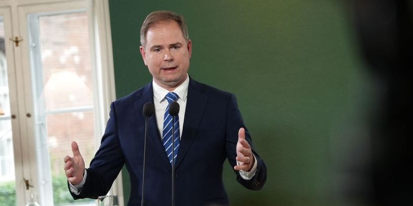 Finanansminister Nicolai Wammen (S) kunne spare omkring en halv milliard kroner om året, hvis kommuner og regioner kun fik demografisk dækning efter den metode, som Det Økonomiske Råd bruger til at beregne ekstraudgiften på grund af flere ældre.