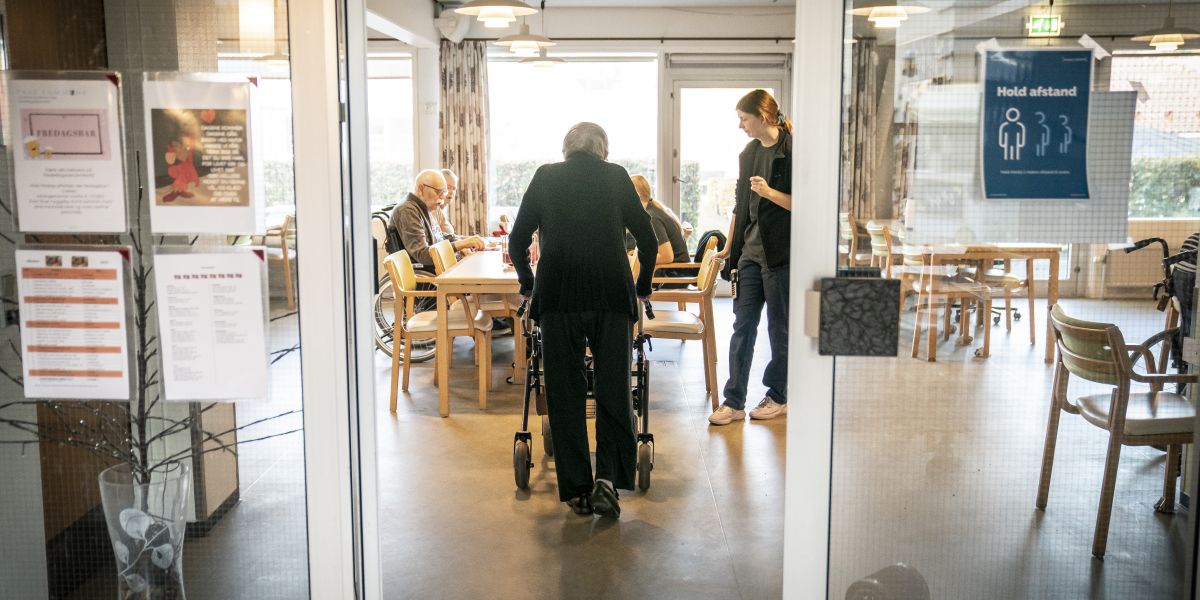 Selv om regeringen dækker det demografiske træk frem til 2030, så vil der til den tid være flere ældre og færre ansatte på plejehjemmene landet over, viser analyse.