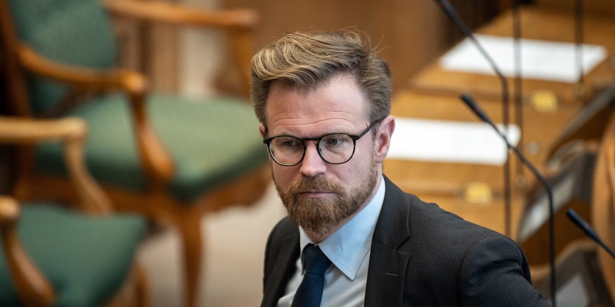 Benny Engelbrecht (S) er kommet i modvind i det kommunale bagland. Det skyldes, at han har udtalt, at man kan bevare den samme nære velfærd, hvis blot man afbureaukratiserer og frisætter kommunerne. Det mener flere borgmestre ikke er muligt.