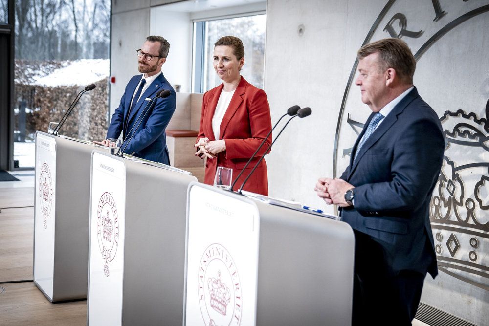 SVM-regeringen har som en del af dens regeringsgrundlag meddelt, at den vil afskaffe en helligdag for at betale for øgede forsvarsudgifter.