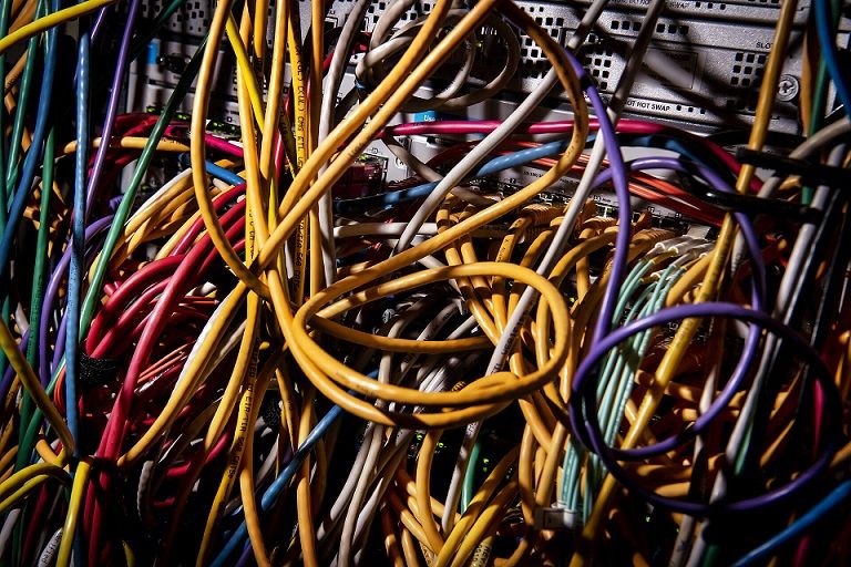 I flere kommuner har et it-system uretmæssigt automatisk sænket borgeres kontanthjælp og uddannelseshjælp.