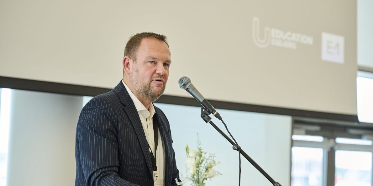 Borgmester i Esbjerg Kommune, Jesper Frost Rasmussen (V), glæder sig i dag over nye uddannelser i kommunen. Han er særligt glad for at få en hjælpende hånd til den grønne omstilling.