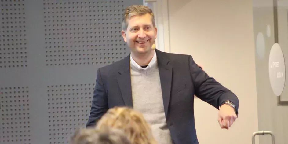 Jonas Feldbæk Nielsen står i spidsen for Gentofte Kommunes indsats for at skabe tid og rum til fordybelse, mere medbestemmelse og bedre trivsel for pædagoger.