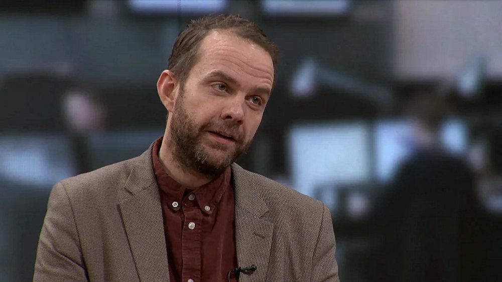 Thomas Medom (SF) lovede, at Aarhus Kommune ville leve op til minimumsnormeringerne allerede i 2022 - to år før alle andre kommuner. Det er dog ikke lykkedes.