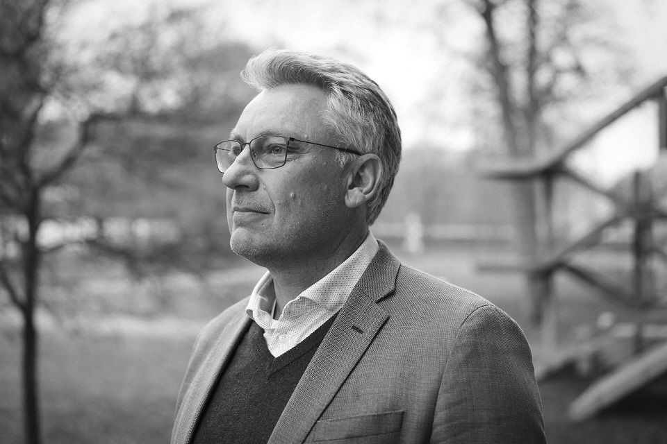 Det er en stor opgave og en dyr udgift at pålægge de danske kommuner, der huser institutioner, som kan tage imod de udviklingshæmmede borgere fra Grønland, siger Lollands borgmester, Holger Schou Rasmussen,