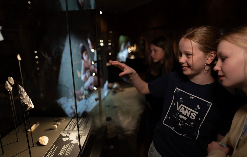 Danmarks museer skal lære at drive en mere kommerciel forretning for at bedre økonomien.