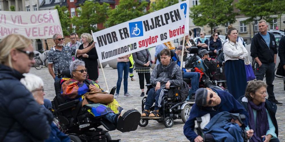 Til et samråd åbnede socialministeren for at se visitationen efter i sømmene.