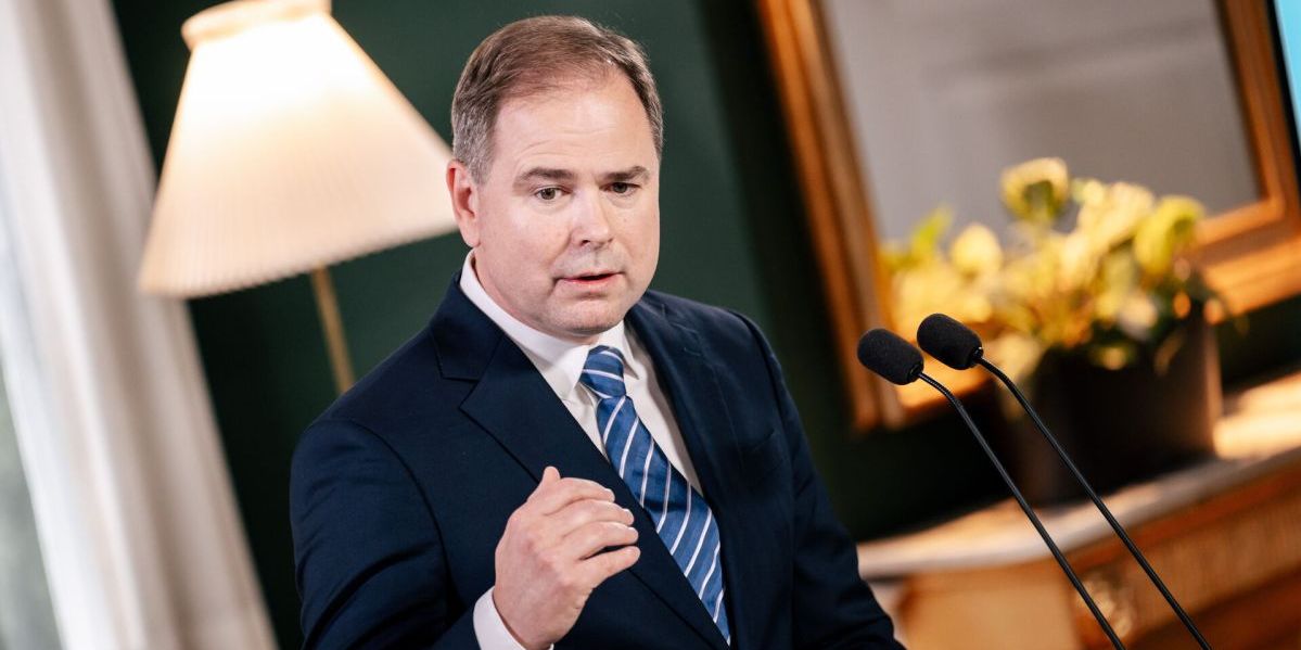 Rigsrevisionen slår i ny analyse fast, at staten kun har evnet at spare 127 millioner på private konsulenter fra 2019-2021, hvilket kun er omkring en sjettedel af den lovede besparelse på 803 millioner kroner.