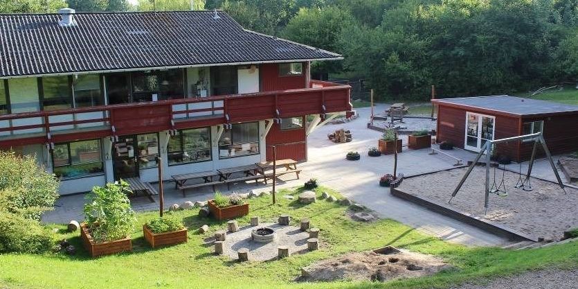 Roskilde Kommune får nu tjekket jorden ved Børnehuset Bullerby. Institutionen optræder på regionernes såkaldte mistankeliste for PFAS-forurening, fordi grunden tidligere har været anvendt til renovation.