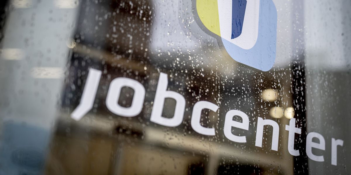 Jobcentrene rundt omkring i kommunerne, kan så småt begynde at gøre sig klar til mere arbejde, da arbejdsløsheden stiger måned for måned.