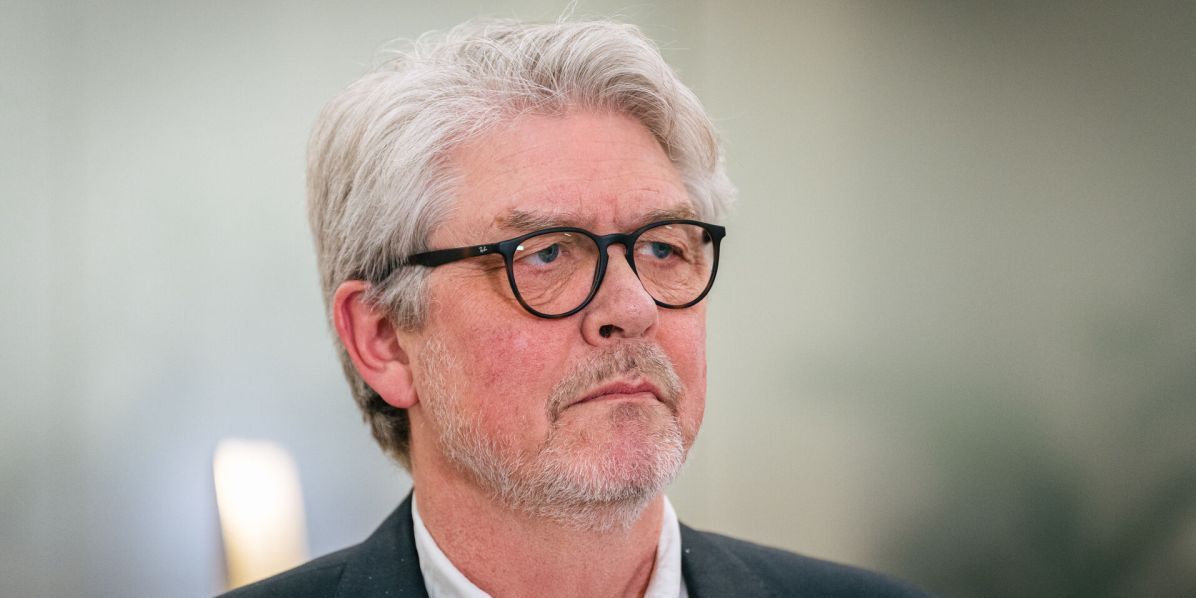 SF's Karsten Hønge er længst siddende beskæftigelsesordfører. Han ærgrer sig over, at området er blevet mere og mere emsig og nidkær over for borgerne.