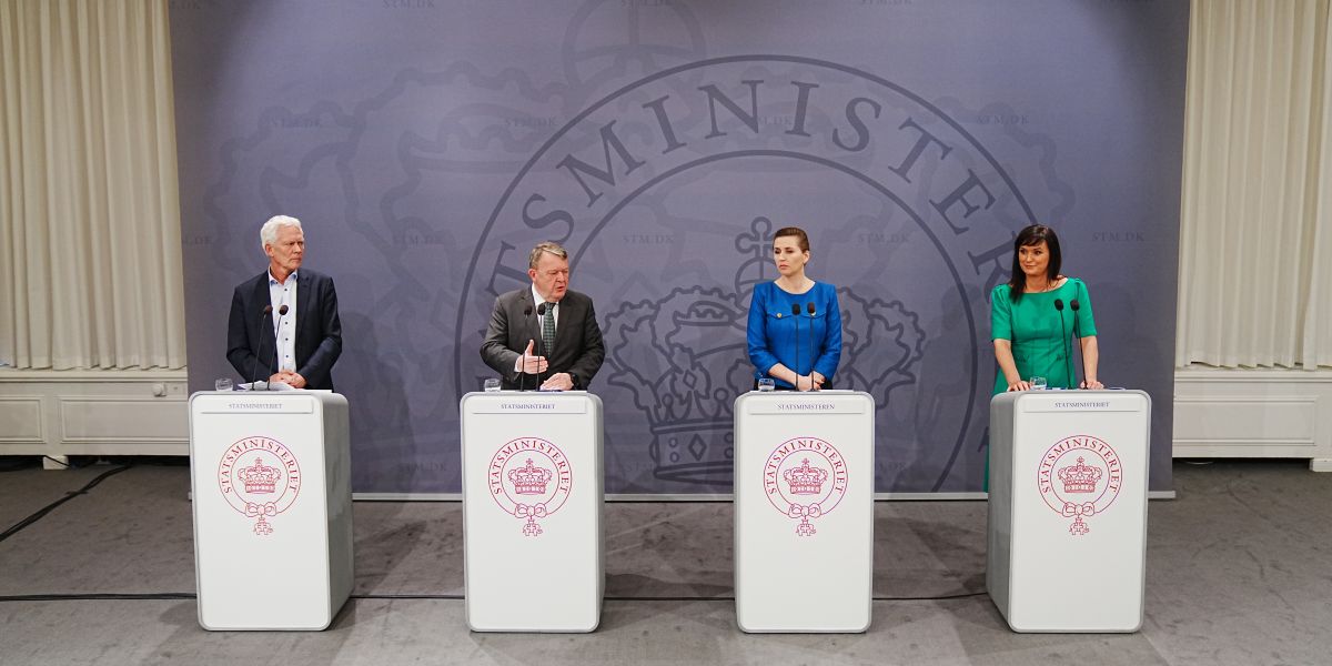 Sundhedsstruktur-Kommissionen blev præsenteret af Jesper Fisker (t.v.), direktør i patientforeningen Kræftens Bekæmpelse efterfulgt af topministrene Lars Løkke (M), Mette Frederiksen (S) og Sophie Løhde (V).