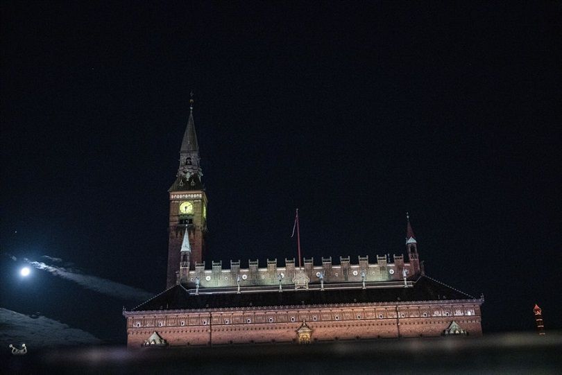 København Kommunes borgerrepræsentation har torsdag besluttet at undersøge, om den nuværende store bededag fortsat kan være en fridag for kommunens skoleelver og kommunalt ansatte.