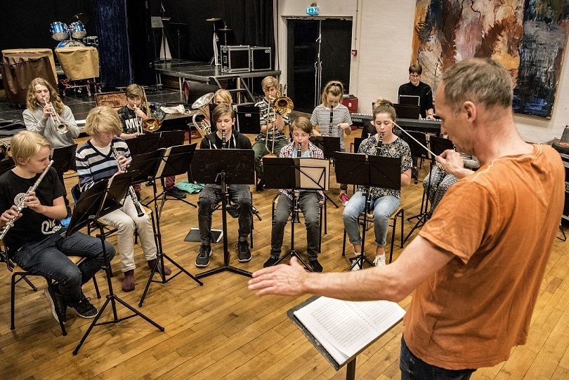 Der er mange eksempler på, at musiktalenter, der er udsprunget fra MGK-centrene, kommer til at spille i musikkens superliga.