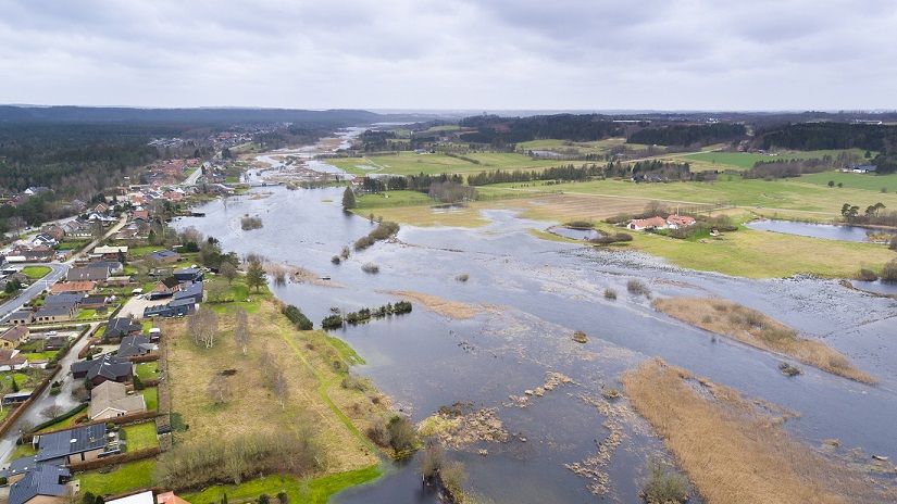 Gudenåen er flere gange gået over sine breder. Med klimaforandringerne vil det ske oftere. Det kræver nye tilgange til bl.a. byggeri.