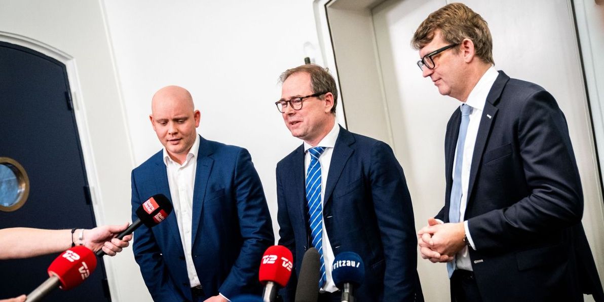 Fra venstre: Kulturminister Jakob Engel-Schmidt (M), finansminister Nicolai Wammen (S) og økonomiminister Troels Lund Poulsen (V) skal her torsdag over middag fortælle, hvad regeringen ønsker at bruge penge på i 2023. Her ses trioen ved en anden lejlighed.