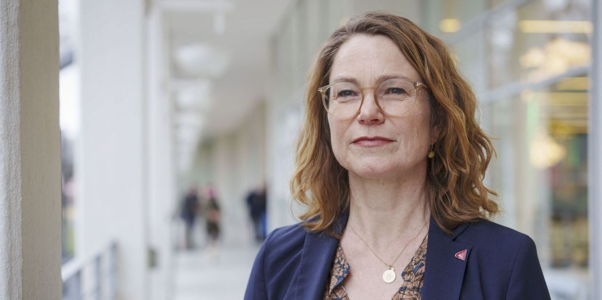 Hvis forvaltningen ønsker et godt med- og modspil fra kommunalpolitikerne, så må den investere i at give politikerne indsigt i digitaliseringen. Det vurderer kommunaldirektør og medlem af Regeringens Digitaliseringsråd Pernille Halberg Salamon.