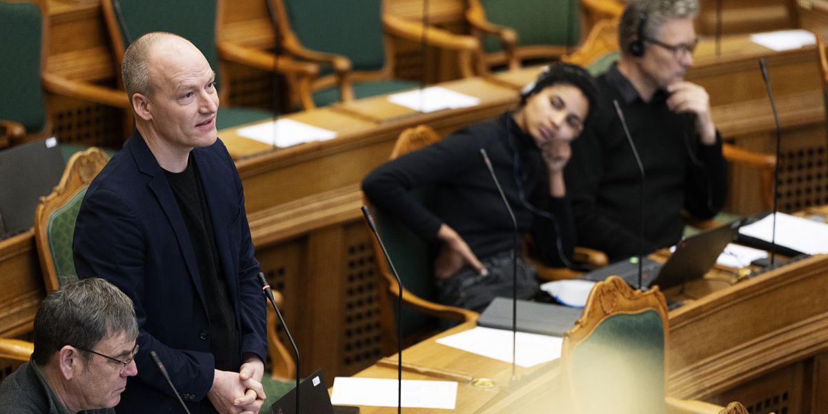 Enhedslistens finansordfører Pelle Dragsted mener, at Mette Frederiksen ikke lever op til det, hun tidligere har sagt, når det gælder den kommunale velfærd.