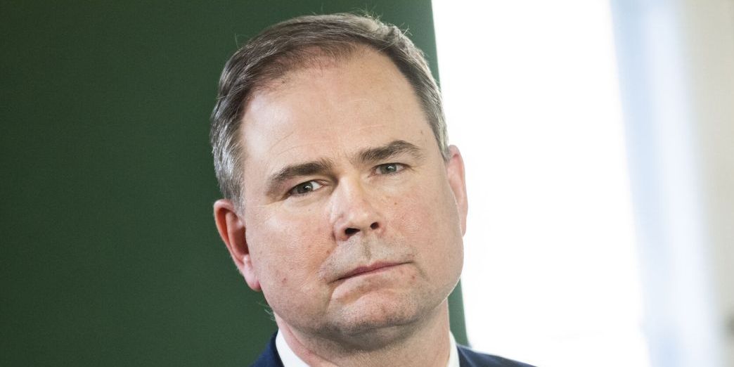 Finansminister Nicolai Wammen (S) har ikke kune få regeringens egne ministre til som lovet at spare på private konsulenter i form af juridisk korrespondance fra Kammeradvokaten. Nye tal afslører rekordstort forbrug.
