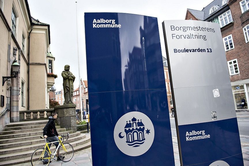 Aalborg Kommunes jurister skal nu se nærmere på Nuuradiin S. Husseins involvering i en børnesag.