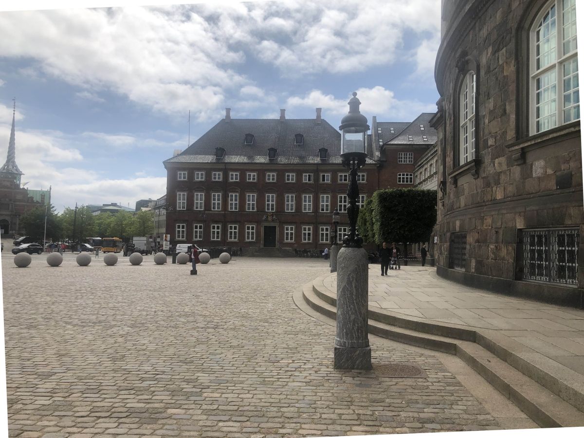 Finansministeriet har på alle måder gjort det uhyre svært for Folketinget at finde frem til pinlig opgørelse, som viser at statens indkøb af juridiske konsulentydelser hos Kammeradvokaten forsætter sin himmelflugt stik imod regeringens politik.