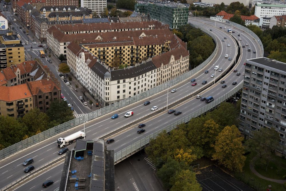 En analyse, som ingeniørvirksomheden MOE har lavet for 12 hovedstadskommuner, viser, at 27.000 færre boliger vil være støjbelastet, hvis fartgrænserne sænkes, som borgmestrene ønsker det.