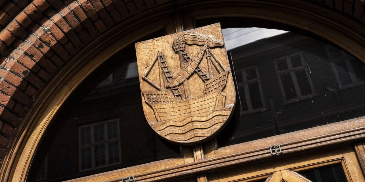 På rådhuset her i Helsingør kniber det med at finde ud af, hvornår byrådsmedlemmer er inhabile.