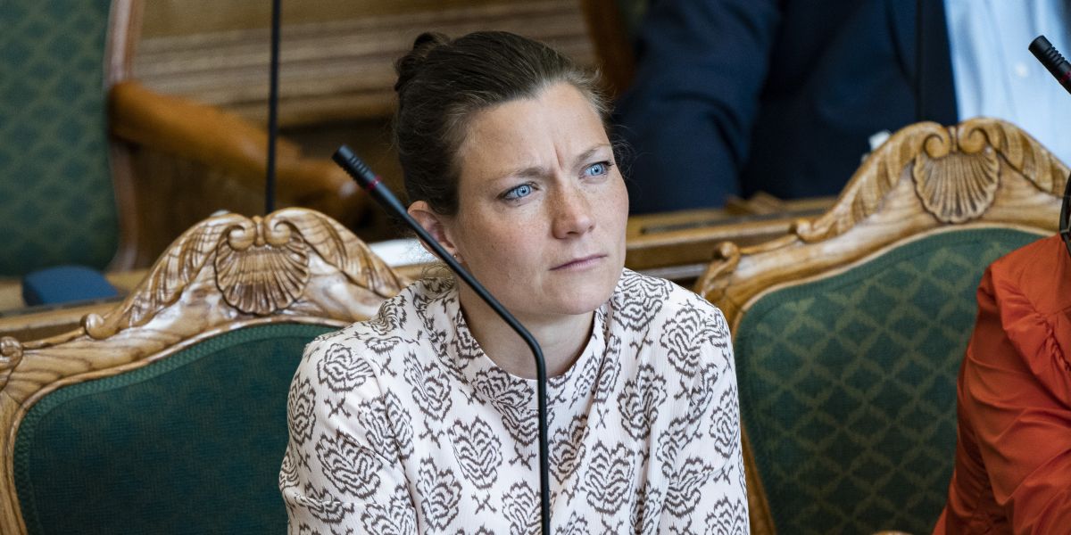 Kommunalordfører Lotte Rod (R) vil have svar fra Finansminister Nicolai Wammen (S). Hun vil høre om ministerens holdning til kommunale besparelser på børn og ældre.