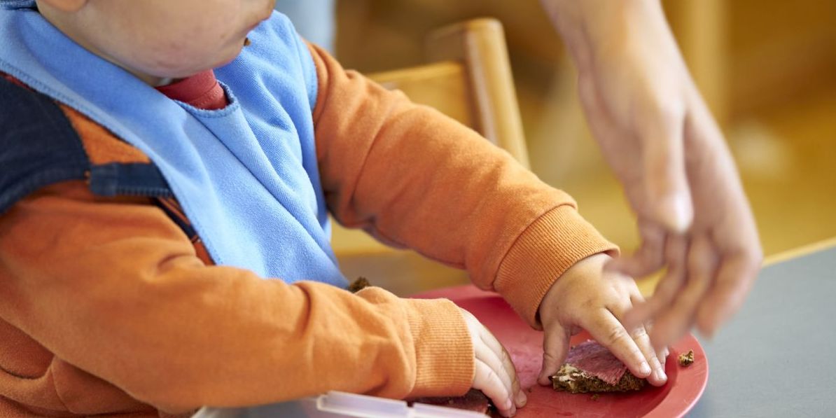 Små børn får i alt, alt for mange tilfælde ikke den opmærksomhed, som de fortjener i vuggestuer og i dagplejer. Det viser ny evaluering, som bør nærstuderes af alle ansvarlige, mener NB-Kommunes redaktør.