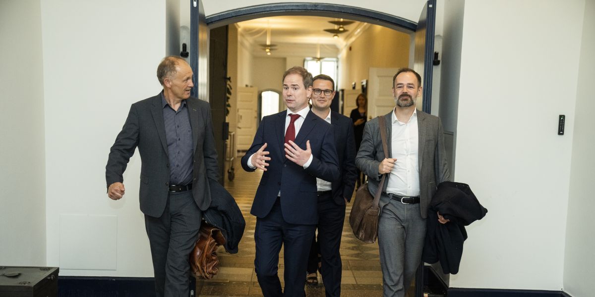 Hvis regeringen og KL's formandsskab igen i år skal forlade forhandlingslokalerne i Finansministeriet med en økonomiaftale i hænderne, så kræver det, at to forskellige virkeligheder kan forenes i samme aftale.