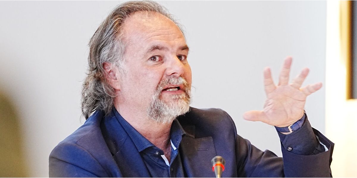 Tirsdag kom forårsrapporten fra Det Økonomiske Råds formandskab om dansk økonomi. Her tog rådet også fat i regeringens planer om at nedlægge jobcentrene. En sådan beslutning kræver ifølge rådet et bedre beslutningsgrundlag, skriver vismændene i rapporten.